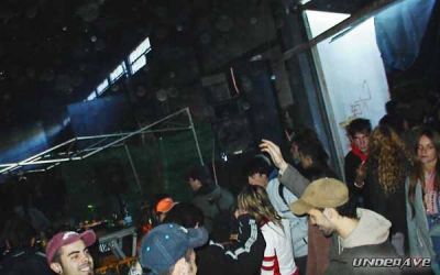 Zulu NGA Muskaria 01-11-03 Underave 5.jpg